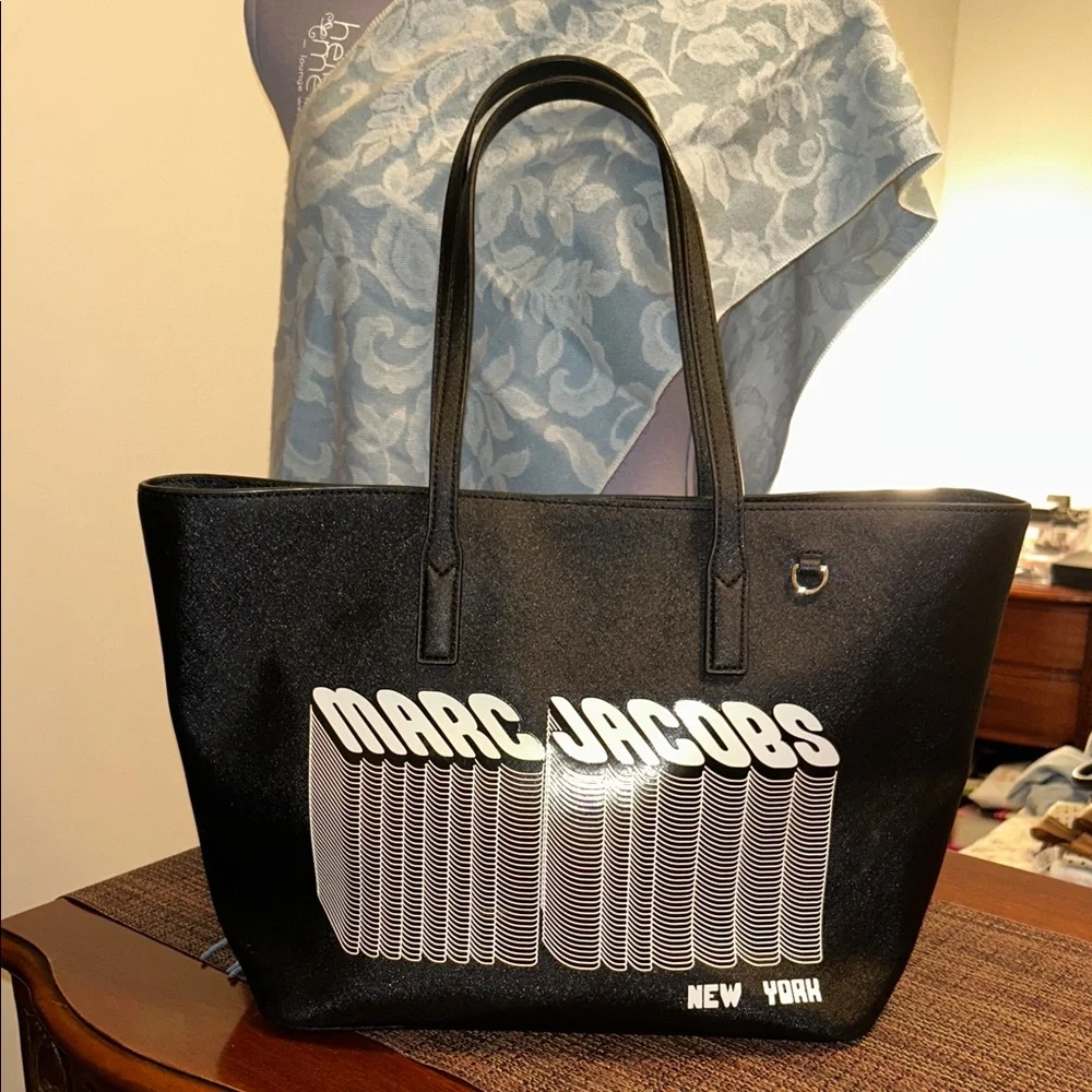 Marc Jacobs Black Graphic Tote - Picture 1 of 12